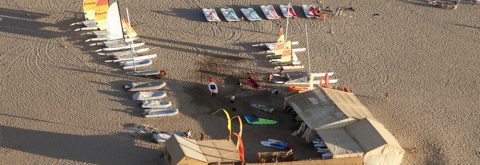 Imagen aérea de las instaciones de Kanela Sailing School en Punta del Moral