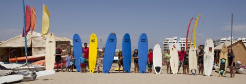 grupo de surf en Punta del Moral , Huelva con Kanela Sailing School